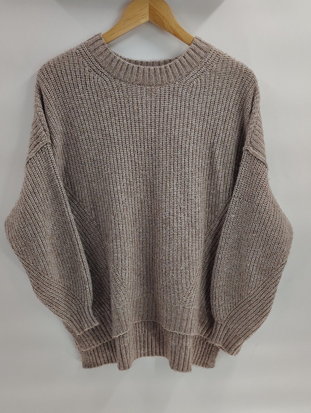 American Eagle Oversized Sweater Large Beige Ribbed Sleeve Casual Winter Cozy